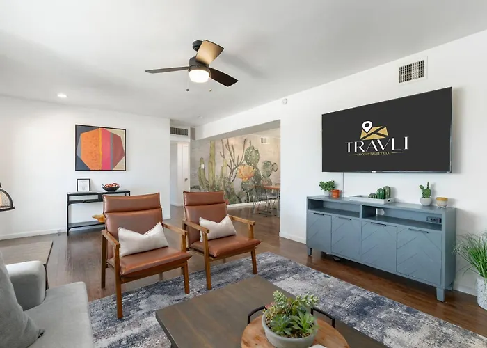 Old Town Family Retreat-free Heated Pool-spa-putt Grn-gym Scottsdale
