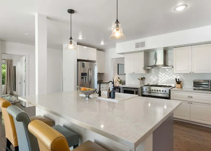 Old Town Family Retreat-free Heated Pool-spa-putt Grn-gym Scottsdale