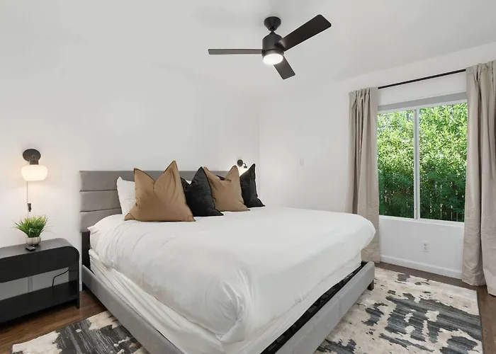 Holiday home Old Town Family Retreat-free Heated Pool-spa-putt Grn-gym Scottsdale