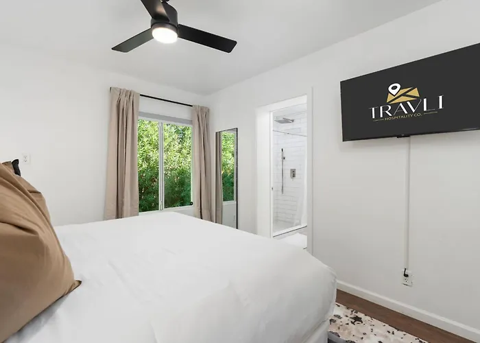 Old Town Family Retreat-free Heated Pool-spa-putt Grn-gym Holiday home *
