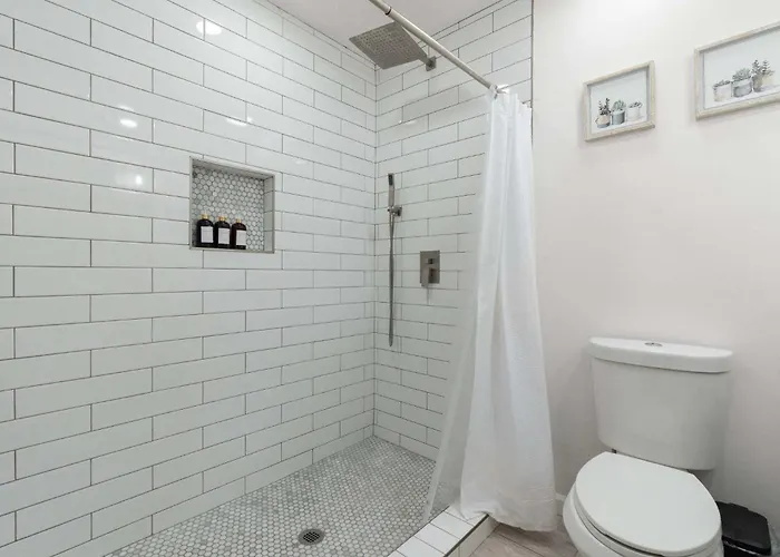 Old Town Family Retreat-free Heated Pool-spa-putt Grn-gym Scottsdale