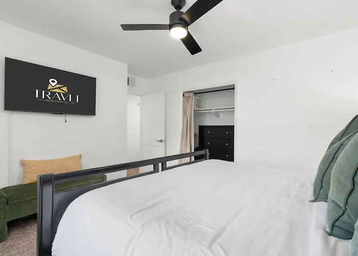 Old Town Family Retreat-free Heated Pool-spa-putt Grn-gym Holiday home Scottsdale