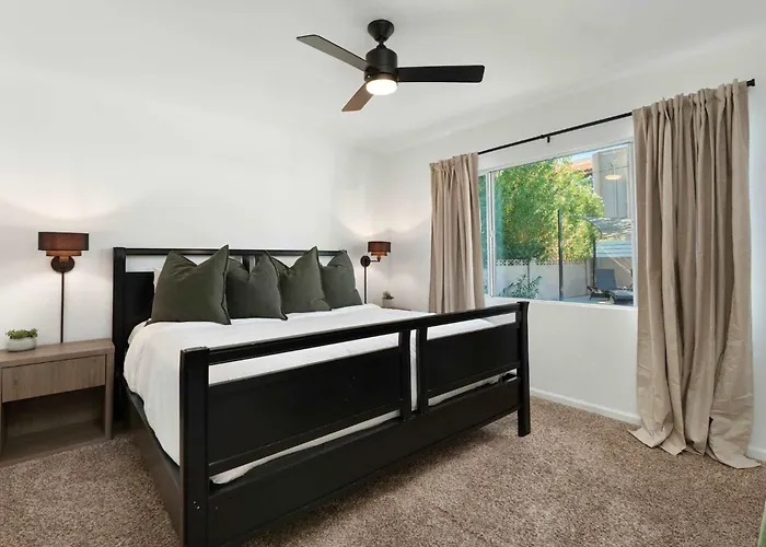 Old Town Family Retreat-free Heated Pool-spa-putt Grn-gym * Scottsdale