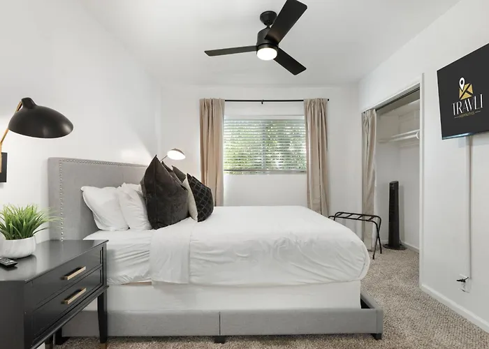 Old Town Family Retreat-free Heated Pool-spa-putt Grn-gym