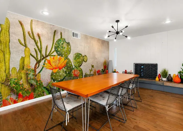 Old Town Family Retreat-free Heated Pool-spa-putt Grn-gym Scottsdale