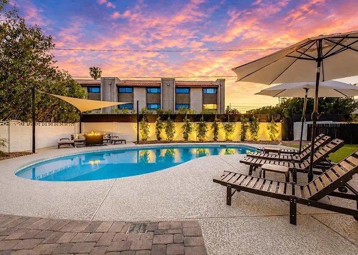 Old Town Family Retreat-free Heated Pool-spa-putt Grn-gym Holiday home Scottsdale